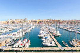 
                                                                                        Location
                                                                                         Magnifique meublé face au vieux port -TOUT COMPRIS