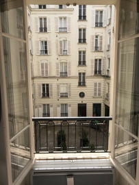 
                                                                                        Location
                                                                                         Magnifique studio meublé Paris 7ème (loyer tout inclus)