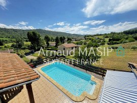 
                                                                                        Vente
                                                                                         MAGNIFIQUE VILLA 130M² HAB, TERRASSE PISCINE, DOUBLE GARAGE, GRAND TERRAIN, VUE IMPRENABLE, AU CALME