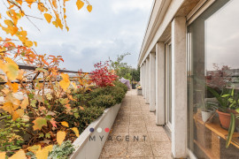 
                                                                                        Vente
                                                                                         MAIRIE - Appartement de Prestige avec Rooftop