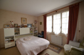 
                                                                                        Vente
                                                                                         Maison 10mn à pied commerces,9km gare, 1h Paris