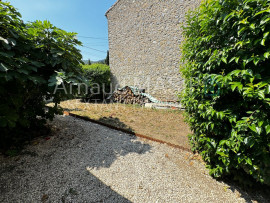 
                                                                                        Vente
                                                                                         MAISON 4 CH, GARAGE, TERRASSE, CUISINE ETE, JARDIN - PROCHE QUILLAN CENTRE  