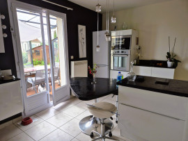 
                                                                                        Vente
                                                                                         Maison 4 pièce + garage + grand jardin