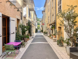 
                                                                                        Vente
                                                                                         Maison 4 pièces 65m2 env au coeur du village de Valbonne