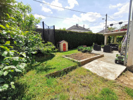 
                                                                                        Vente
                                                                                         Maison 5 chambres, garages et jardin