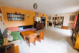 
                                                                                        Vente
                                                                                         Maison 6 pièces