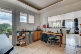 
                                                                                        Vente
                                                                                         Maison 6 pièces