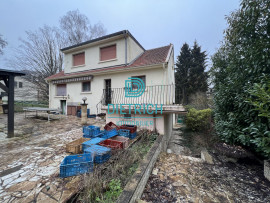 
                                                                                        Vente
                                                                                         MAISON 7 PIÈCES AVEC JARDIN