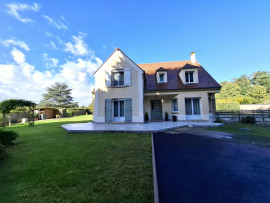 
                                                                                        Vente
                                                                                         Maison 7 pièces principales , 1 SdB, 2 SE