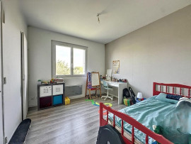 
                                                                                        Vente
                                                                                         Maison 8 pièces