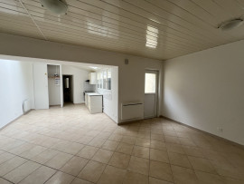 
                                                                                        Location
                                                                                         Maison avec cour 2 chambres de 65m2 à ST QUENTIN