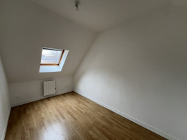 
                                                                                        Location
                                                                                         Maison avec cour 2 chambres de 65m2 à ST QUENTIN