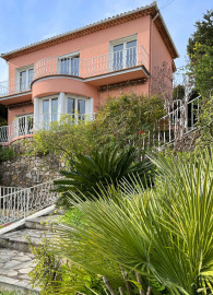 
                                                                                        Location
                                                                                         Maison avec vue sur la mer (loyer tout inclus)