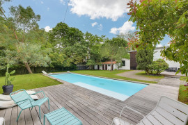 
                                                                                        Vente
                                                                                         Maison d'architecte 7 p, piscine, avec 5700 m²