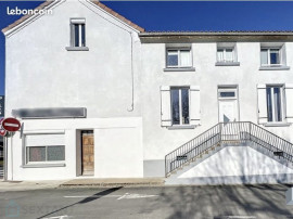 
                                                                                        Vente
                                                                                         Maison de 197 m² environ entièrement rénovée au centre ville du BUISSON-DE-CADOUIN