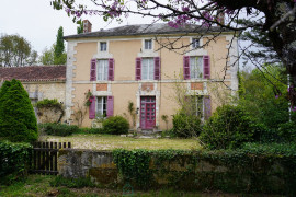 
                                                                                        Vente
                                                                                         Maison de maître du XIXe siècle en bord de rivière. 