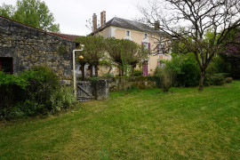 
                                                                                        Vente
                                                                                         Maison de maître du XIXe siècle en bord de rivière. 