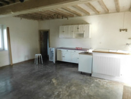 
                                                                                        Vente
                                                                                         Maison de travail avec potentiel sur 645m²