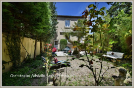 
                                                                                        Vente
                                                                                         Maison de ville hyper centre, 4 chambres, 2 salles d'eau,  garage, jardin intimiste