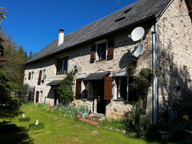 
                                                                                        Vente
                                                                                         Maison en pierre, 3/4 chambres. Jardin 540 m2