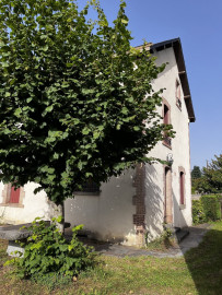 
                                                                                        Vente
                                                                                         Maison en pierre, 4 chambres, grange et jardin 605 m 