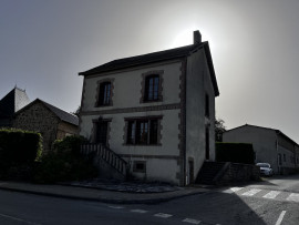 
                                                                                        Vente
                                                                                         Maison en pierre, 4 chambres, grange et jardin 605 m 