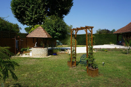 
                                                                                        Vente
                                                                                         Maison en pierre située dans le parc naturel du Périgord vert. 