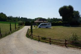 
                                                                                        Vente
                                                                                         Maison en pierre située dans le parc naturel du Périgord vert. 