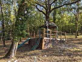 
                                                                                        Vente
                                                                                         Maison entièrement rénovée avec une piscine en pleine nature au calme dans le joie village de Condat-sur-Vézère.