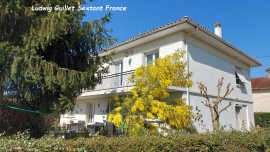 
                                                                                        Vente
                                                                                         Maison indépendante de 190m² sur Bergerac, possibilité de 2 logements. Garage, terrain de 713m².