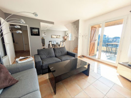 
                                                                                        Vente
                                                                                         Maison Mitoyenne a vendre Nice ouest Vue Mer