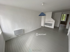 
                                                                                        Vente
                                                                                         Maison mitoyenne de plus de 200m2 à finir de rénover.