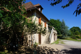 
                                                                                        Vente
                                                                                         Maison Périgourdine située dans un village classé. 