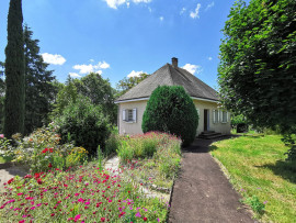 
                                                                                        Vente
                                                                                         Maison traditionnelle 4 chambres, garage et atelier