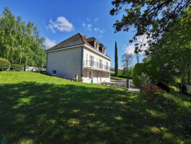 
                                                                                        Vente
                                                                                         Maison traditionnelle 4 chambres, garage et atelier