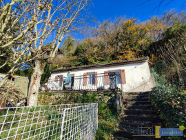 
                                                                                        Vente
                                                                                         Maisonnette pierre avec terrasse et jardinet