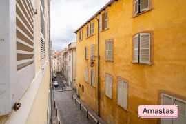 
                                                                                        Location
                                                                                         Marseille 13002 - Superbe studio en plein cœur du Panier