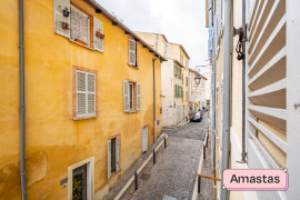 
                                                                                        Location
                                                                                         Marseille 13002 - Superbe studio en plein cœur du Panier