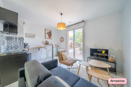 
                                                                                        Location
                                                                                         Nice 06300 - Charmant studio lumineux avec terrasse quartier Riquier