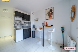 
                                                                                        Location
                                                                                         Nice 06300 - Charmant studio lumineux avec terrasse quartier Riquier