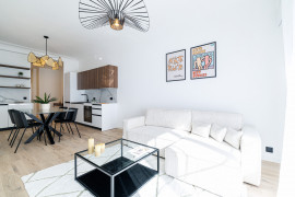 
                                                                                        Vente
                                                                                         Nice - Carré d’or - Magnifique appartement 3 pièces de 72,04 m² entièrement rénové avec terrasse et balcon