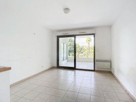 
                                                                                        Vente
                                                                                         Nice Cimiez - Agréable studio avec terrasse dans résidence avec piscine