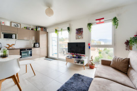 
                                                                                        Vente
                                                                                         NICE - Cimiez - Beau studio de 26 m² en dernier étage dans une résidence récente