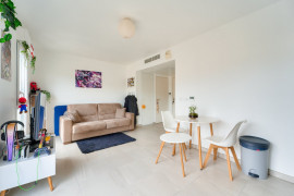 
                                                                                        Vente
                                                                                         NICE - Cimiez - Beau studio de 26 m² en dernier étage dans une résidence récente