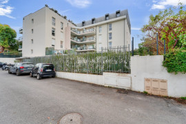 
                                                                                        Vente
                                                                                         NICE - Cimiez - Beau studio de 26 m² en dernier étage dans une résidence récente