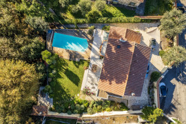 
                                                                                        Vente
                                                                                         NICE CIMIEZ - Grande maison individuelle avec piscine entourée de jardin