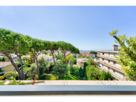 
                                                                                        Vente
                                                                                         Nice Cimiez - Rare - Toit-terrasse avec espace de vie de 152 m2 et ses deux immenses terrasses