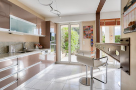 
                                                                                        Vente
                                                                                         Nice Cimiez - Superbe 4 pièces de 108 m2 en rez de jardin dans résidence avec piscine