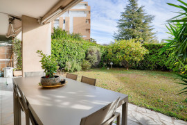 
                                                                                        Vente
                                                                                         Nice Cimiez - Superbe 4 pièces de 108 m2 en rez de jardin dans résidence avec piscine