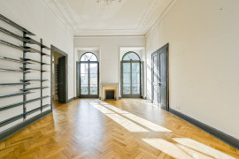 
                                                                                        Vente
                                                                                         NICE CIMIEZ - Superbe appartement atypique dans Palais bourgeois